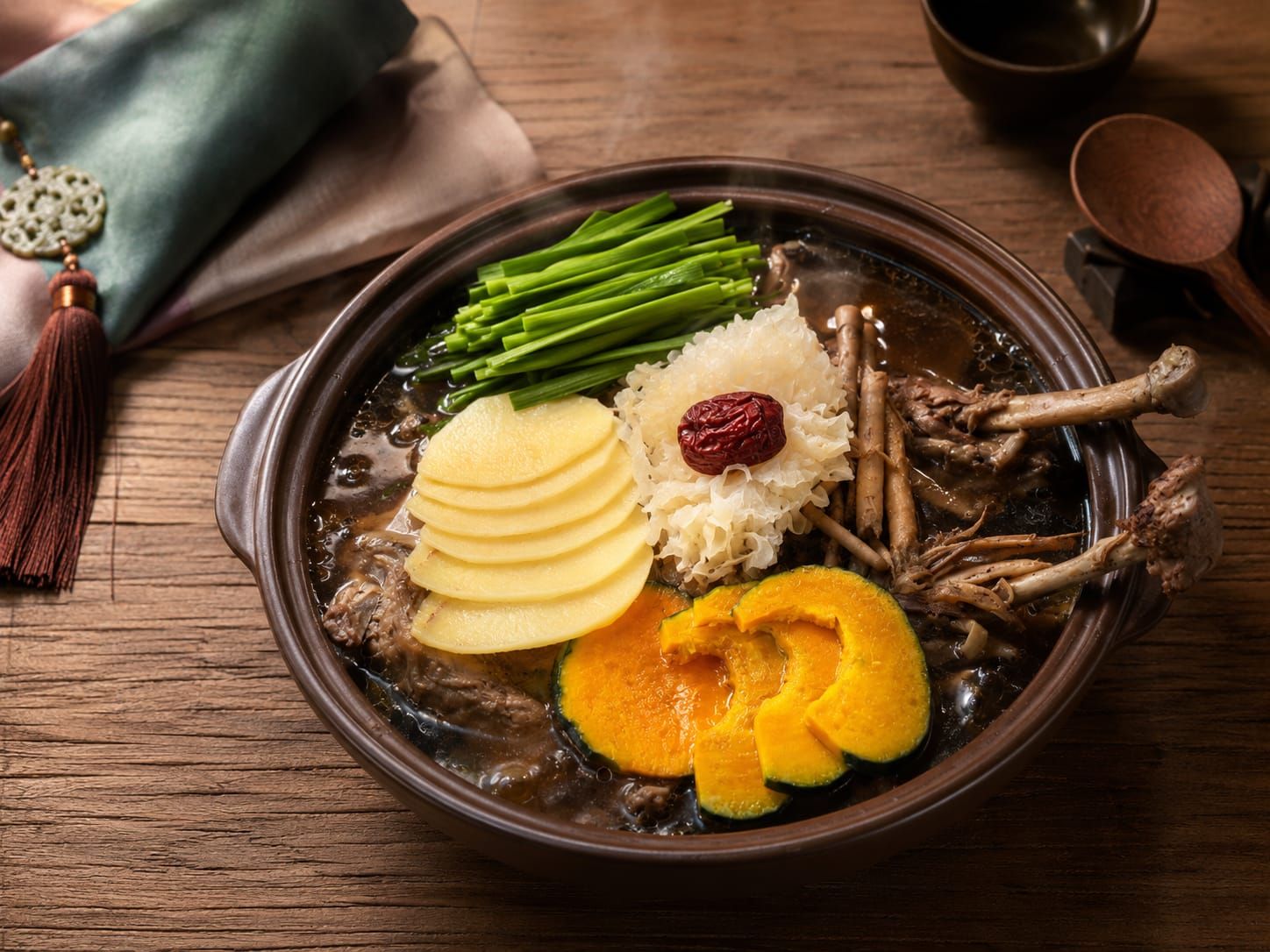 황칠한방 닭백숙 한마리